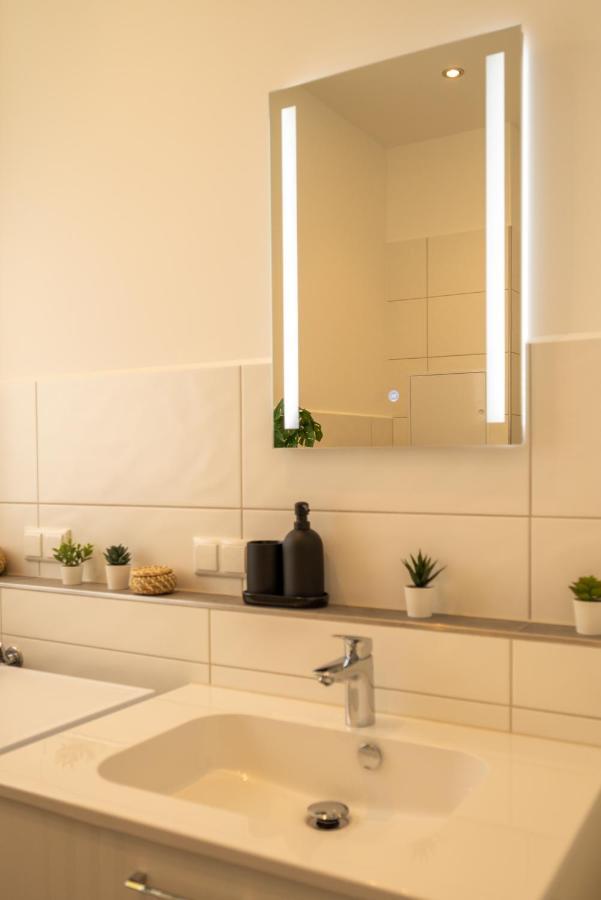 Maremar - Design Apartment - Luxus Boxspringbett - Zentral - Kueche - Arbeitsplatz - Highspeed Wlan Gera Exterior photo